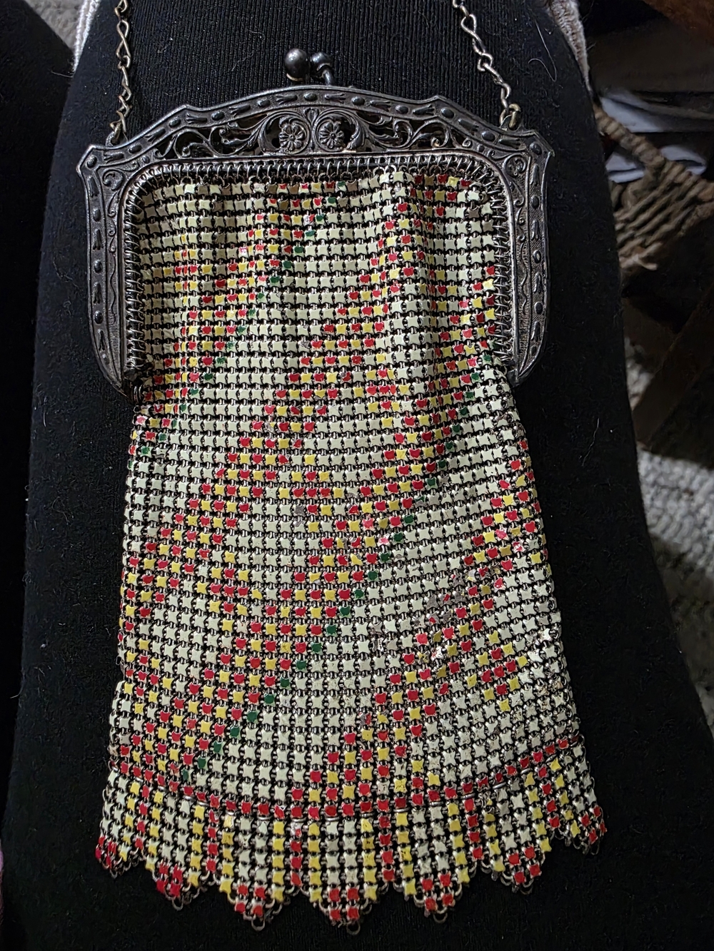 Antique METAL Chainemaille WHITING & DAVIS Cigarette BAG , KISS LOCK.
